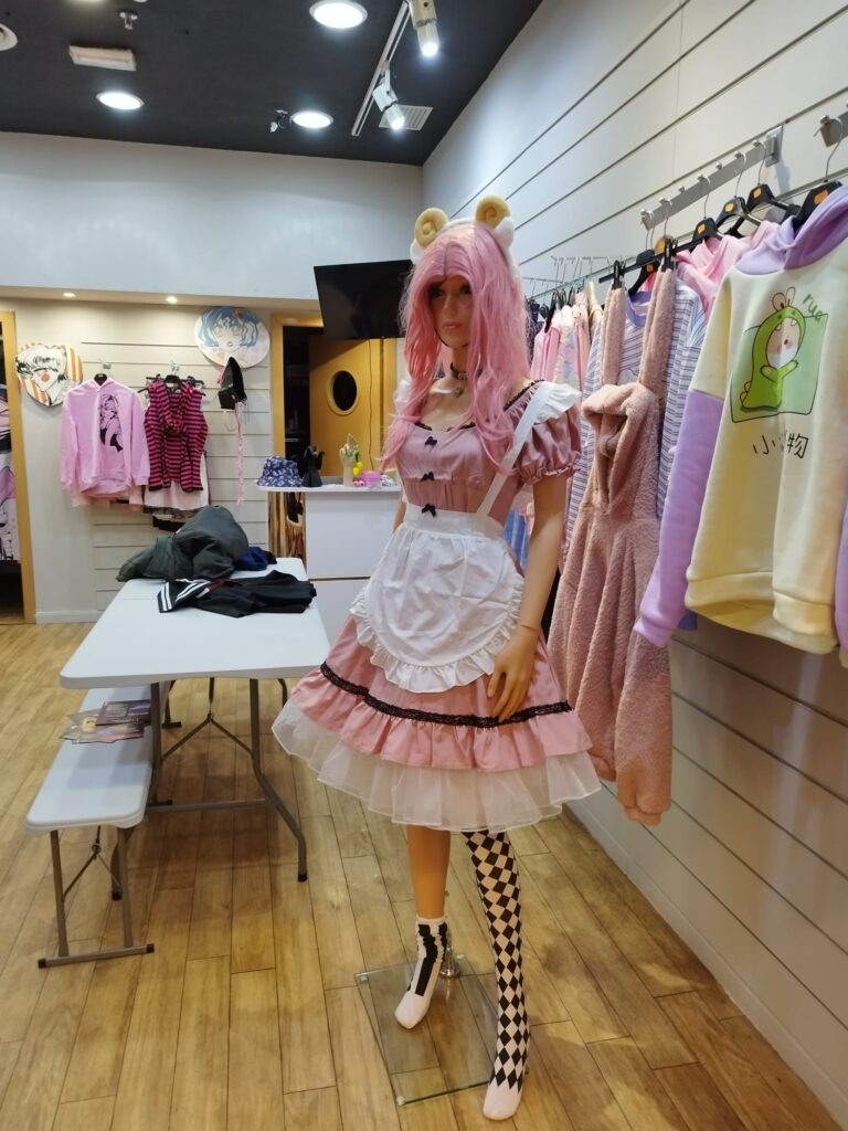 Abre en Vigo una tienda de moda japonesa kawaii que organiza 'Maid café' y  eventos: “No son disfraces” - VigoÉ