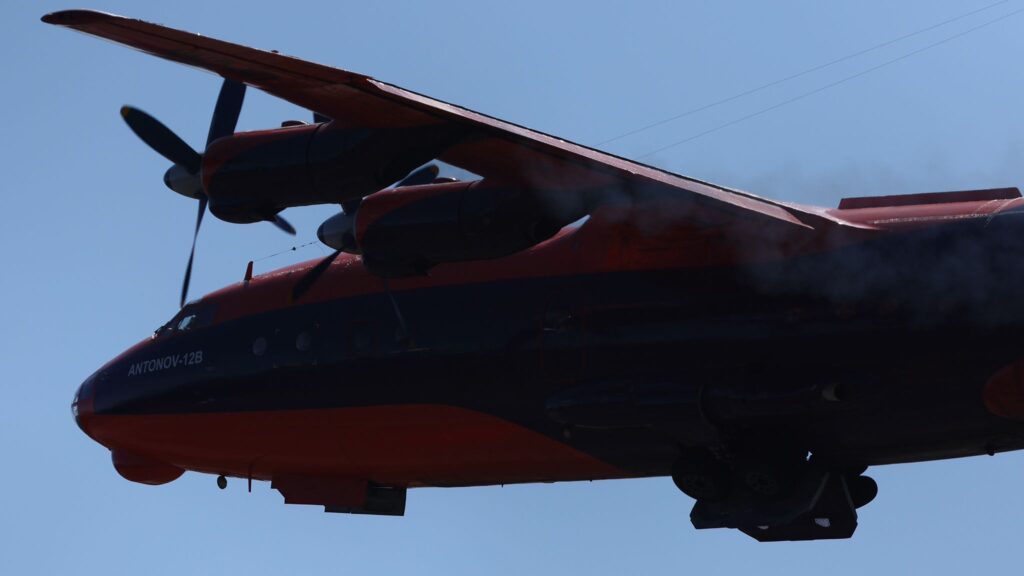Un Antonov se convierte en visitante asiduo en Vigo: "La humareda es brutal"