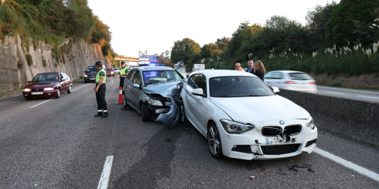 Retenciones Kilométricas En Puxeiros Por Dos Accidentes Múltiples - VigoÉ