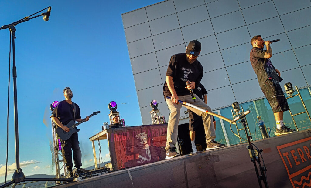 El grupo gallego Rebeliom do Inframundo estrenó la terraza del Festival TerraCeo. Fotos: Sonia Daponte