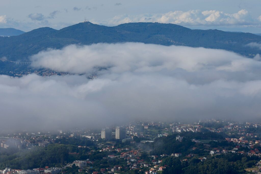 niebla en pleno verano sobre Vigo