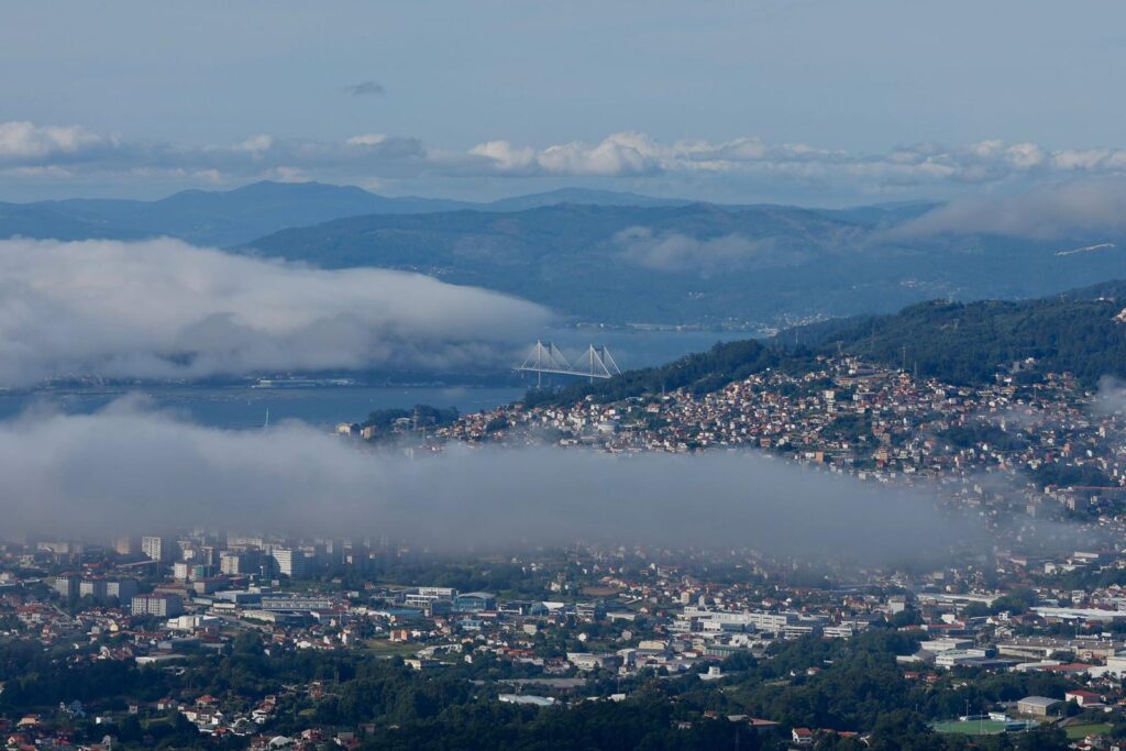 niebla en pleno verano sobre Vigo