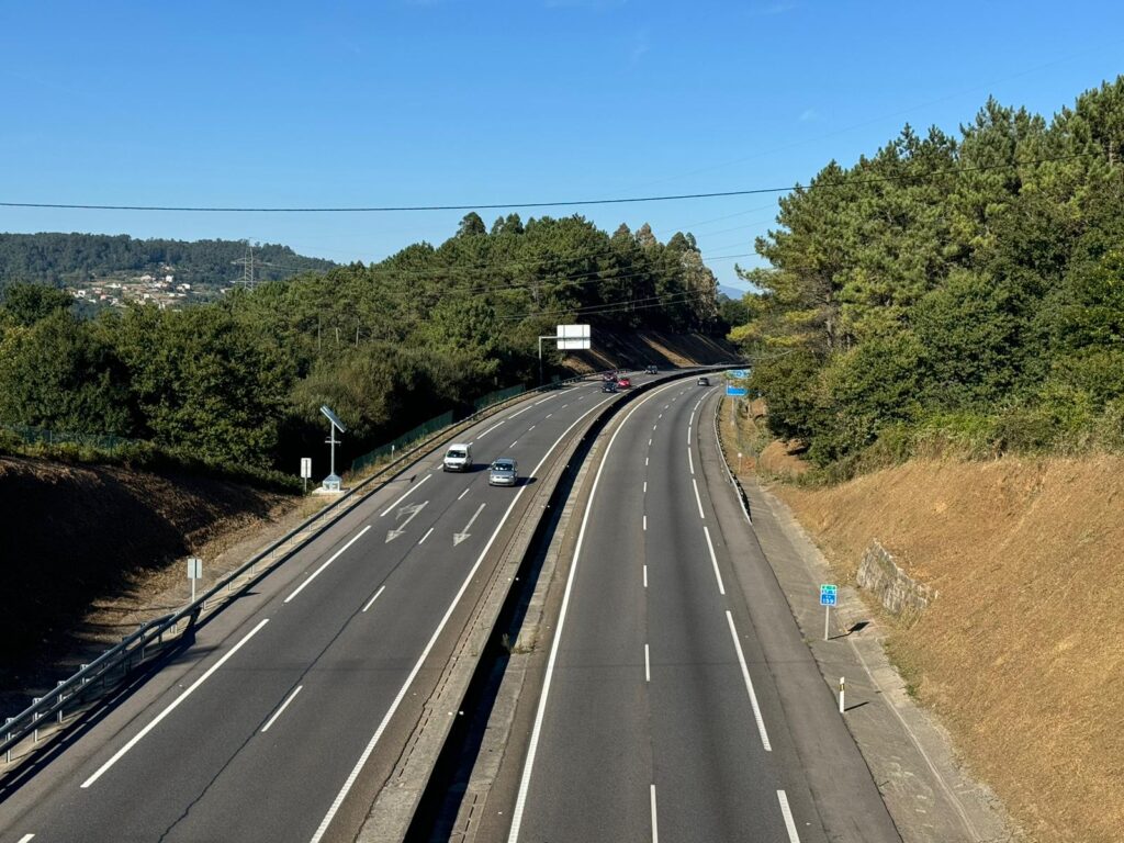 Más radares en Vigo: dos nuevos postes medirán la velocidad en tramo en la AP-9