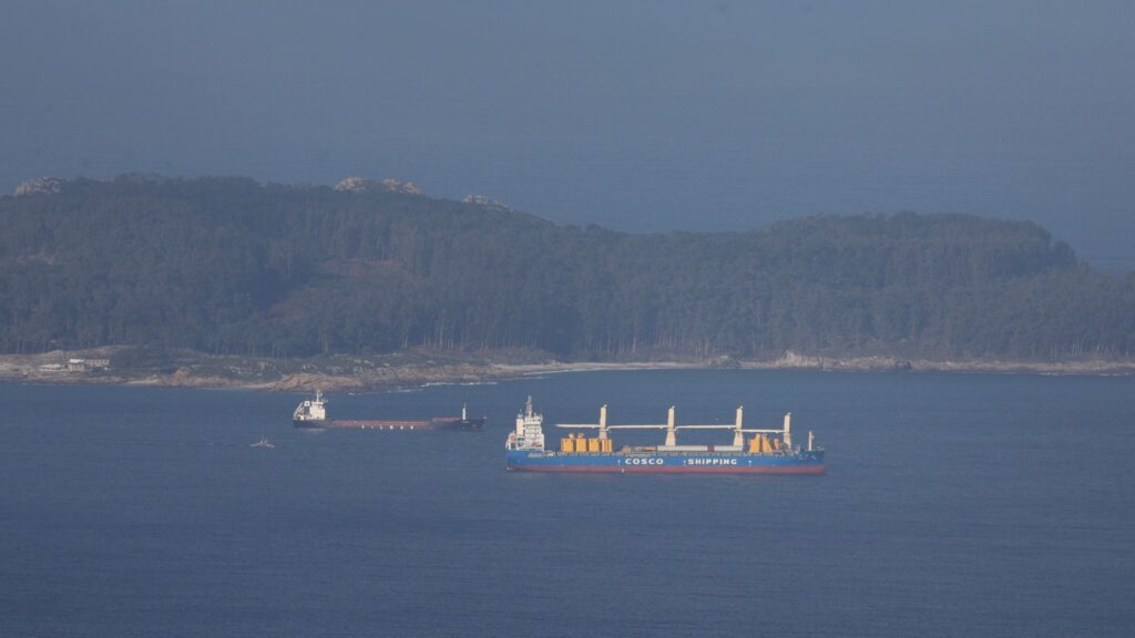 Alerta en el mar con "overbooking" en Cíes y (mucho) frío en tierra