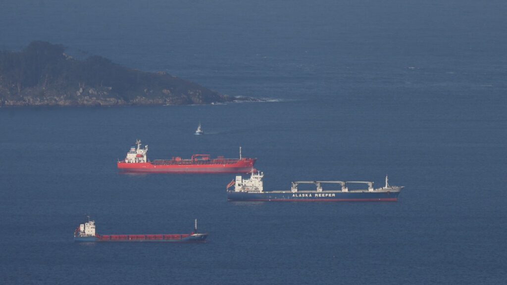 Alerta en el mar con "overbooking" en Cíes y (mucho) frío en tierra