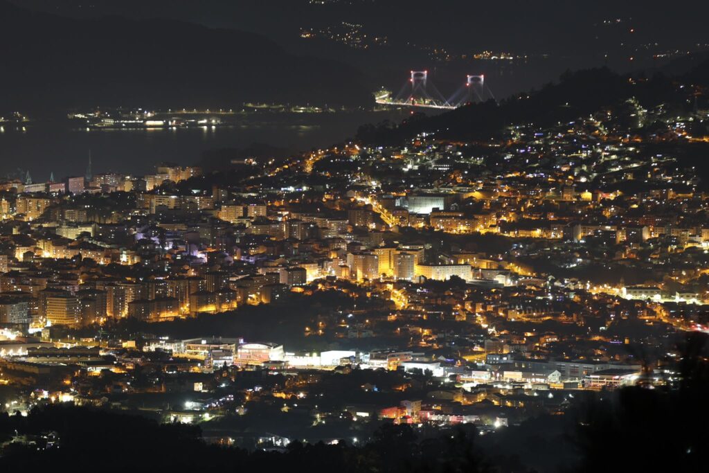 Espectacular tormenta eléctrica a las puertas de la ría de Vigo: 400 rayos iluminan la costa