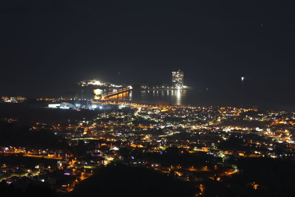 Espectacular tormenta eléctrica a las puertas de la ría de Vigo: 400 rayos iluminan la costa