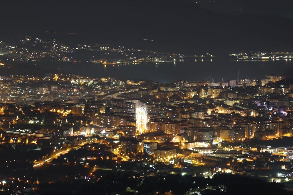 Espectacular tormenta eléctrica a las puertas de la ría de Vigo: 400 rayos iluminan la costa