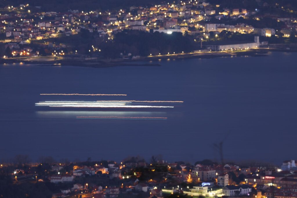 La gran parada lunar de Vigo, última de 2024, y su ría alumbran Informativos Telecinco