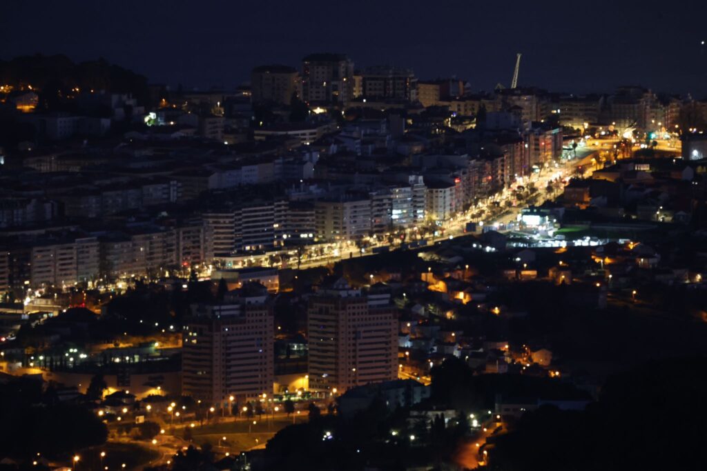 La gran parada lunar de Vigo, última de 2024, y su ría alumbran Informativos Telecinco