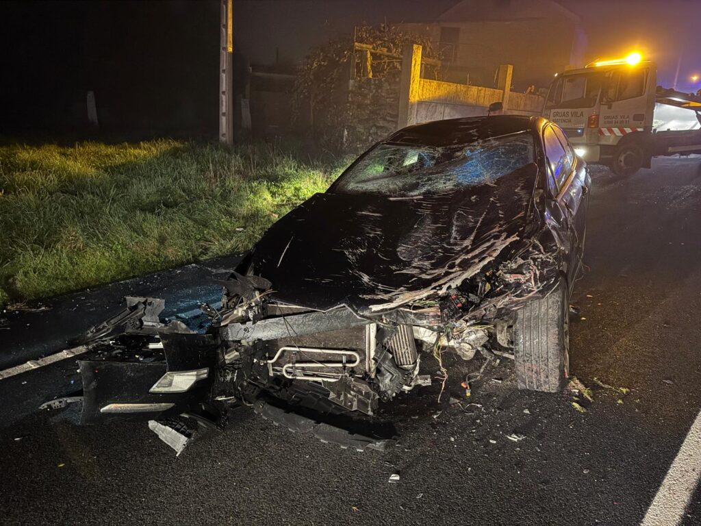 Tres heridos, uno muy grave, en una violenta colisión en Pías