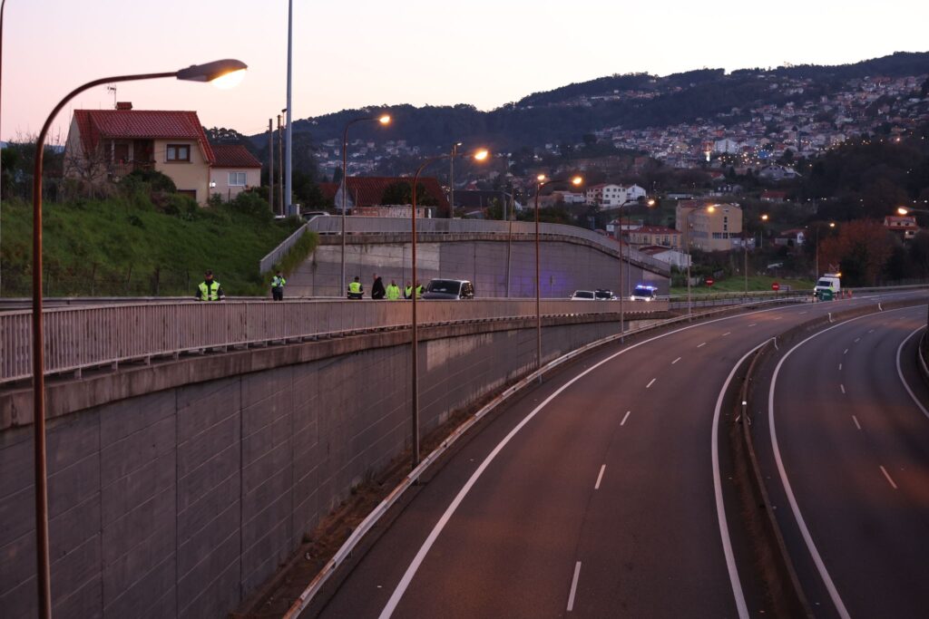 Hallado el cadáver de un hombre en la AP-9 en Vigo: investigan un atropello con fuga