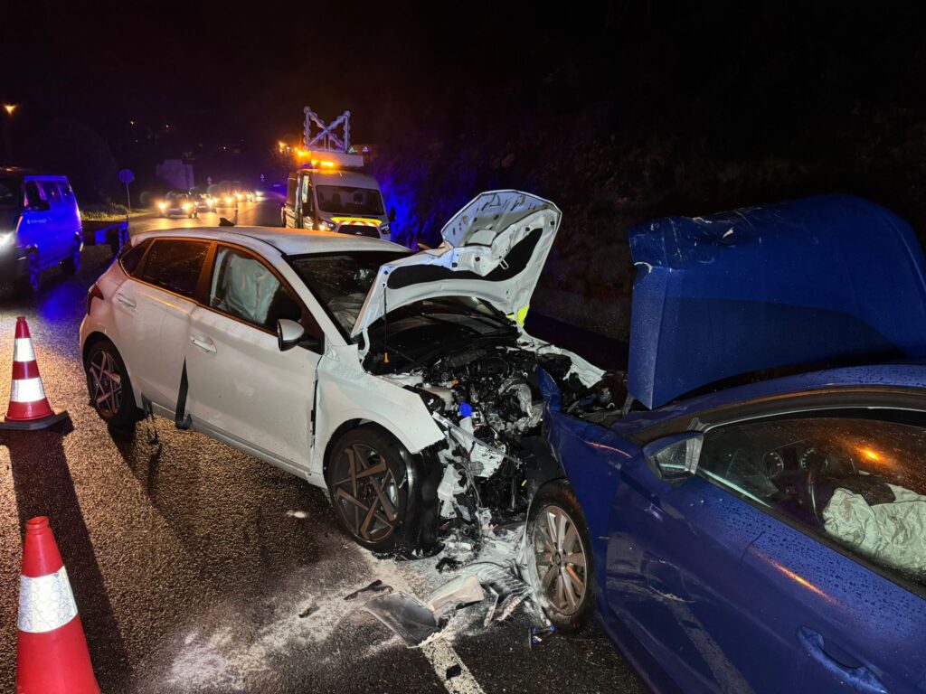 Cinco heridos en un accidente frontal en la carretera que une Redondela y O Porriño