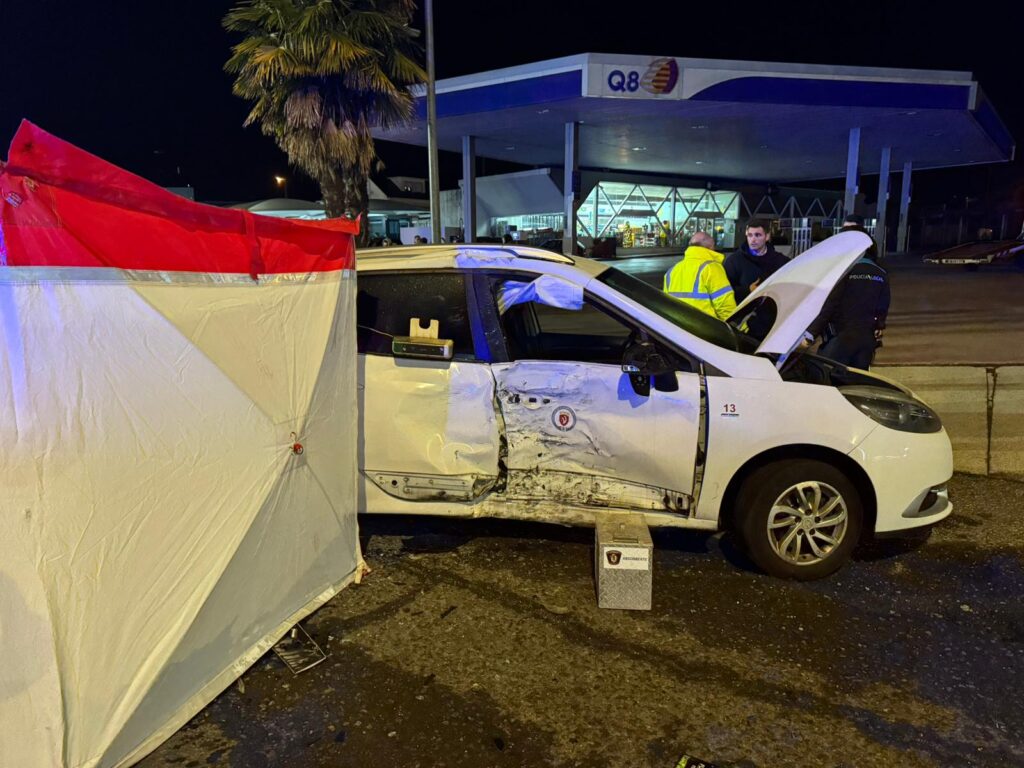 Un repartidor de Glovo muere al chocar su moto contra un taxi 