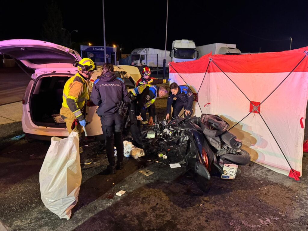 Un repartidor de Glovo muere al chocar su moto contra un taxi 