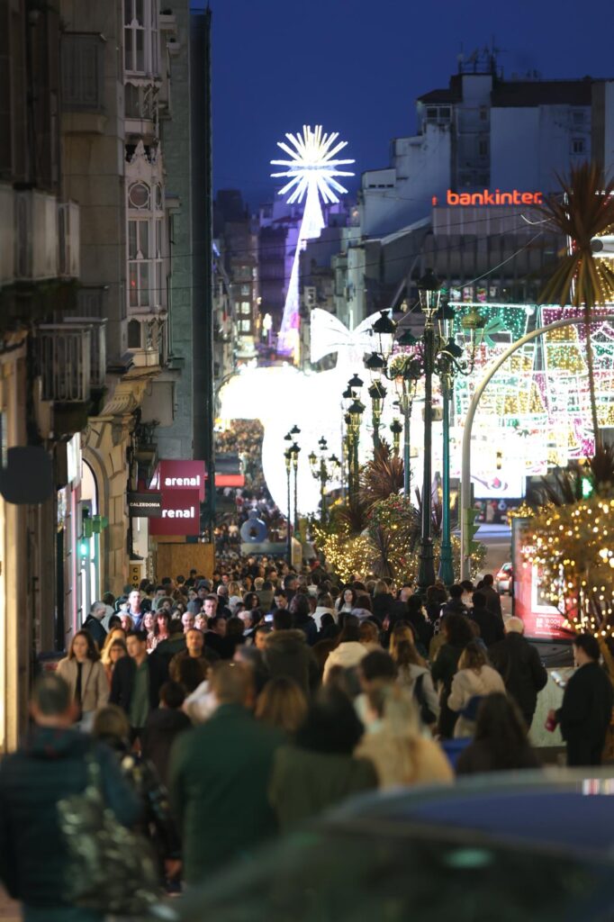 Rebajas con aluvión, atascos y niebla para despedir la Navidad de Vigo: horario y dónde ver el apagado