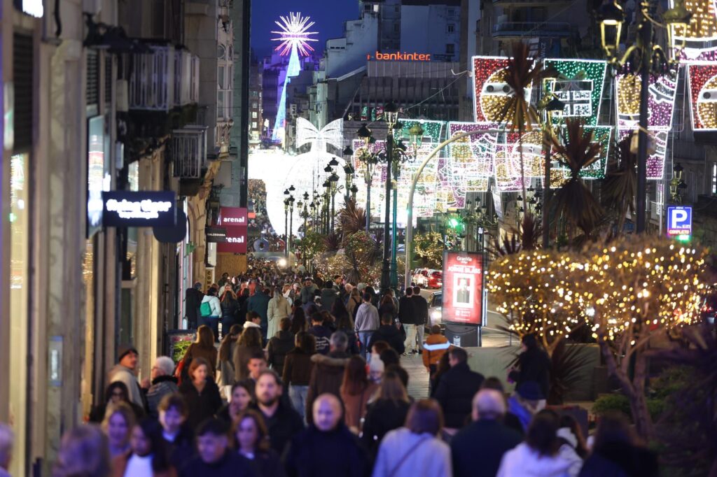 Rebajas con aluvión, atascos y niebla para despedir la Navidad de Vigo: horario y dónde ver el apagado