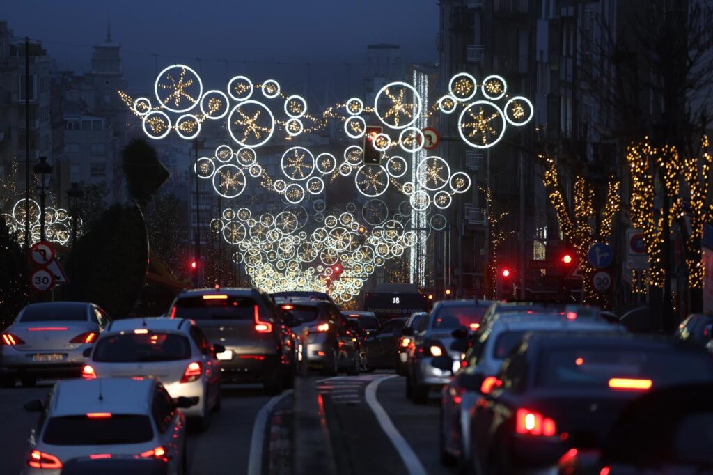 Rebajas con aluvión, atascos y niebla para despedir la Navidad de Vigo: horario y dónde ver el apagado