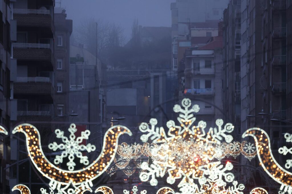 Rebajas con aluvión, atascos y niebla para despedir la Navidad de Vigo: horario y dónde ver el apagado