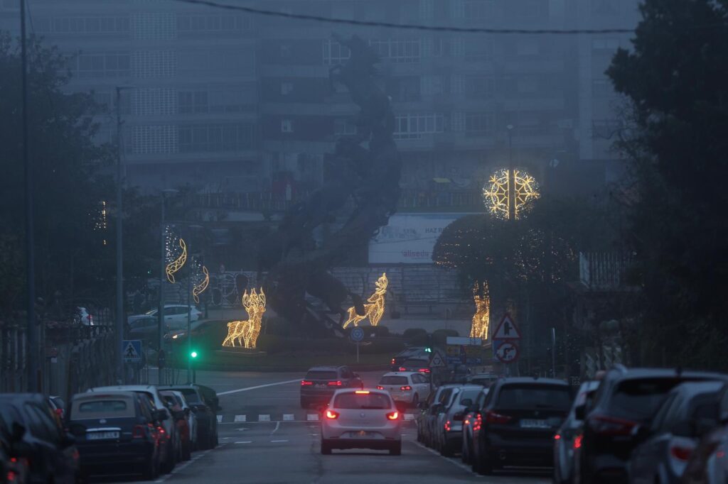 Rebajas con aluvión, atascos y niebla para despedir la Navidad de Vigo: horario y dónde ver el apagado